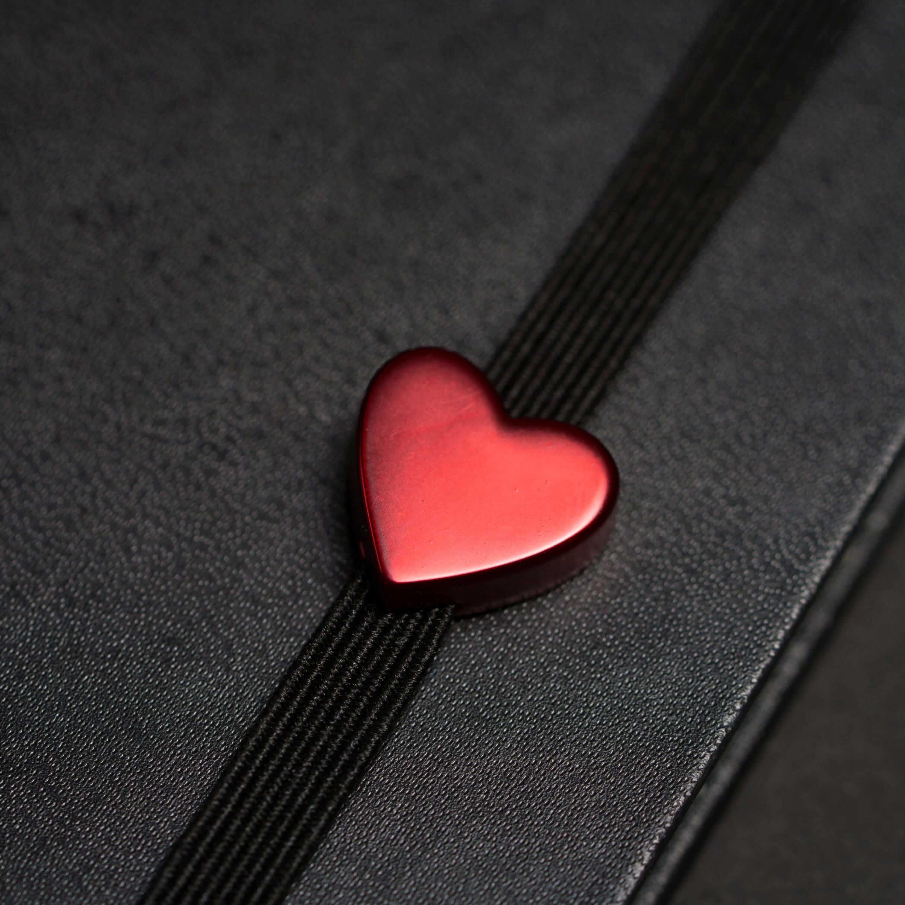 Charm Corazón Metalizado Rojo